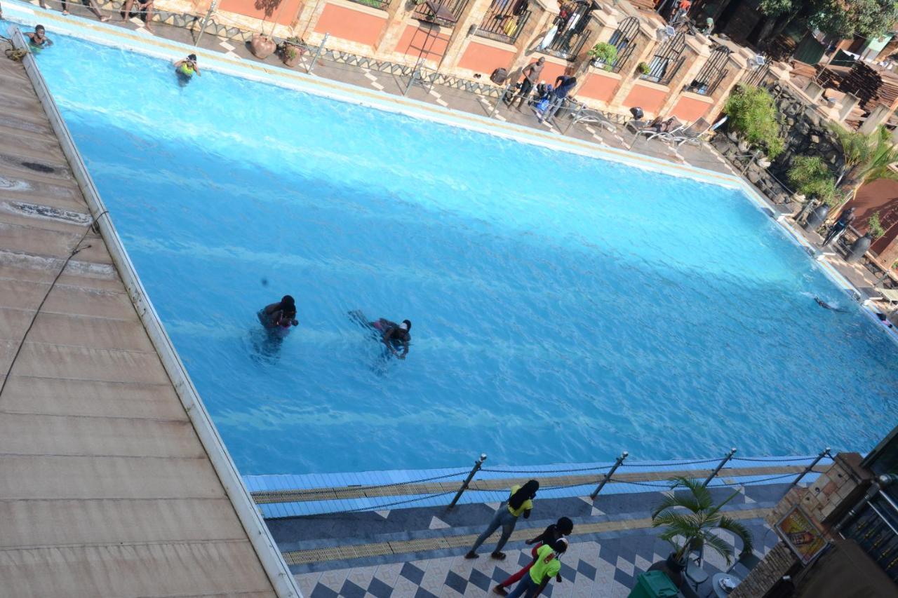La Grande Hotel Kampala Exterior foto