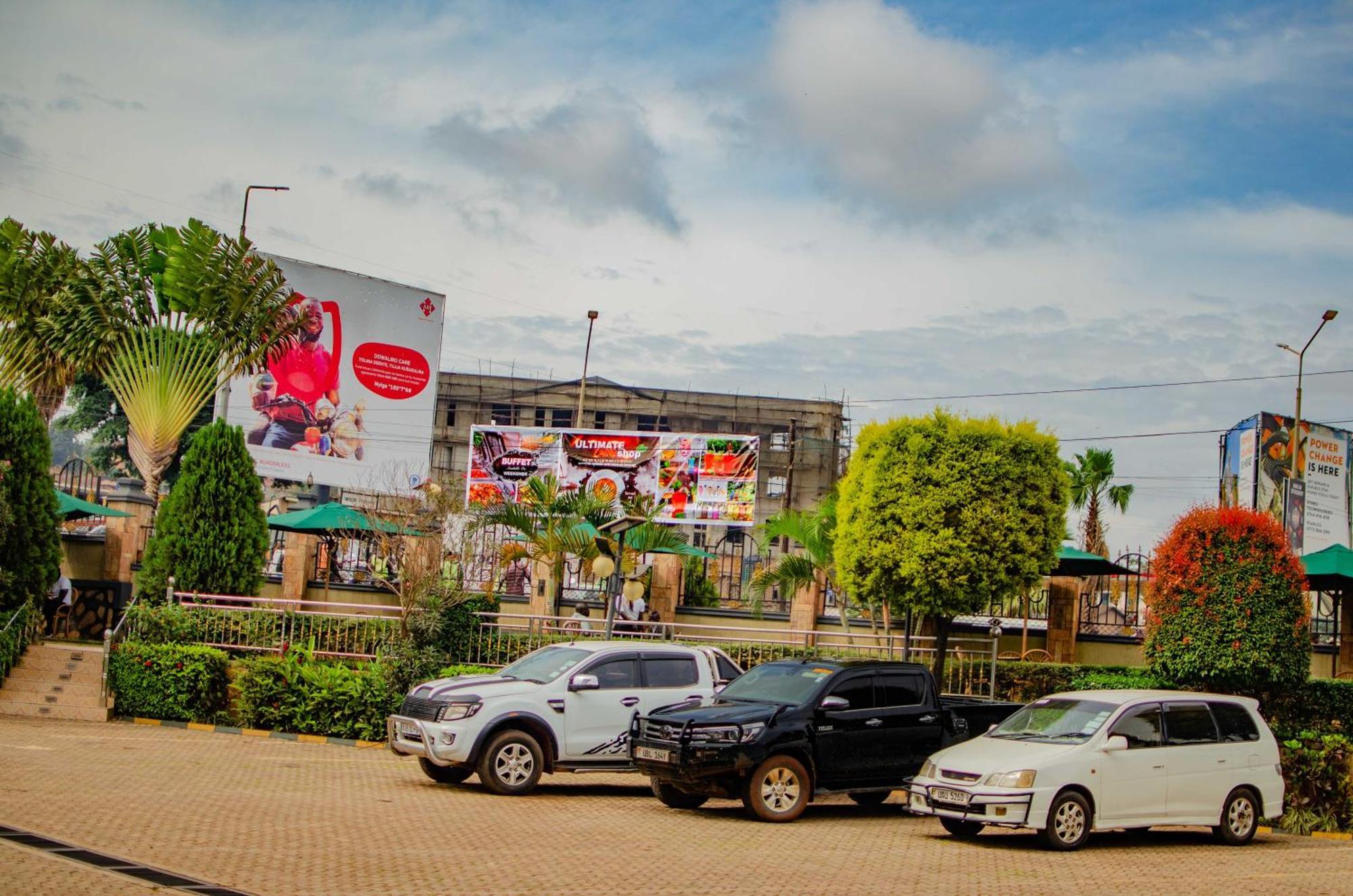 La Grande Hotel Kampala Exterior foto